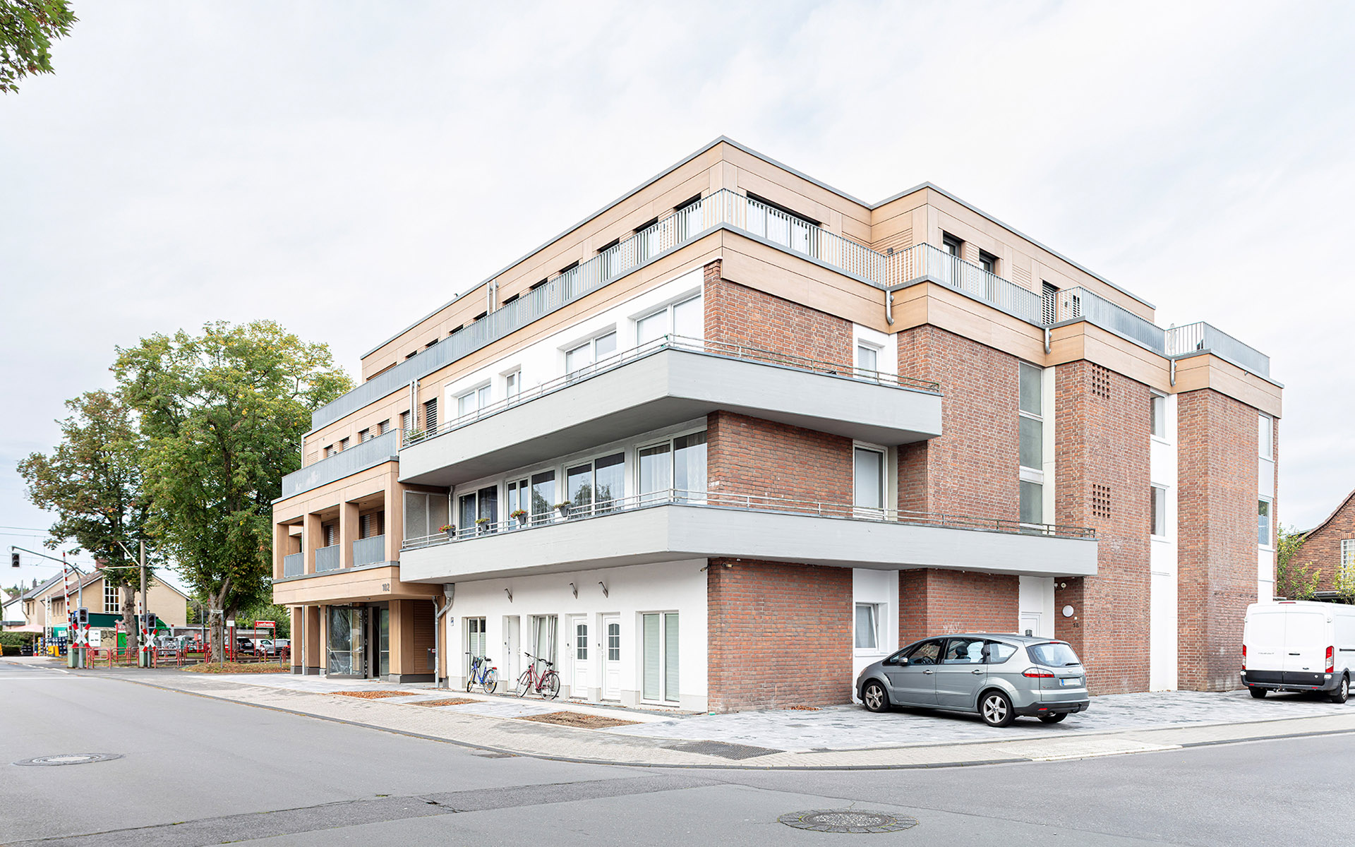 ISOWOODbau - Wohn- und Geschäftshaus Bergisch Gladbach