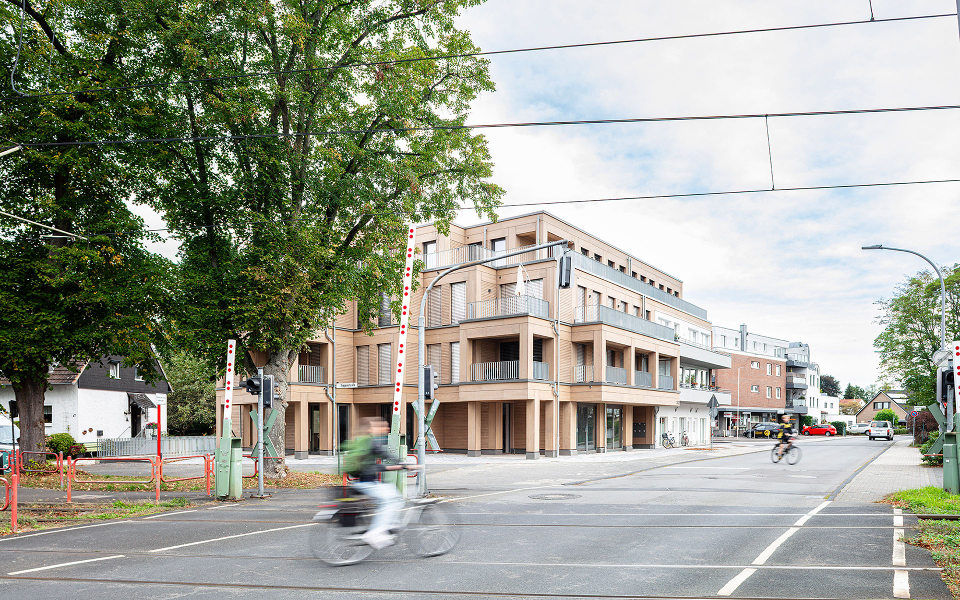 ISOWOODbau - Wohn- und Geschäftshaus Bergisch Gladbach